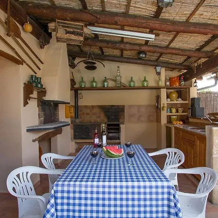 Villa Can Suavet Dos - A Great 3 Bedroom With Ac And Private Pool 15 Mins Walk To Supermarket Pollenca